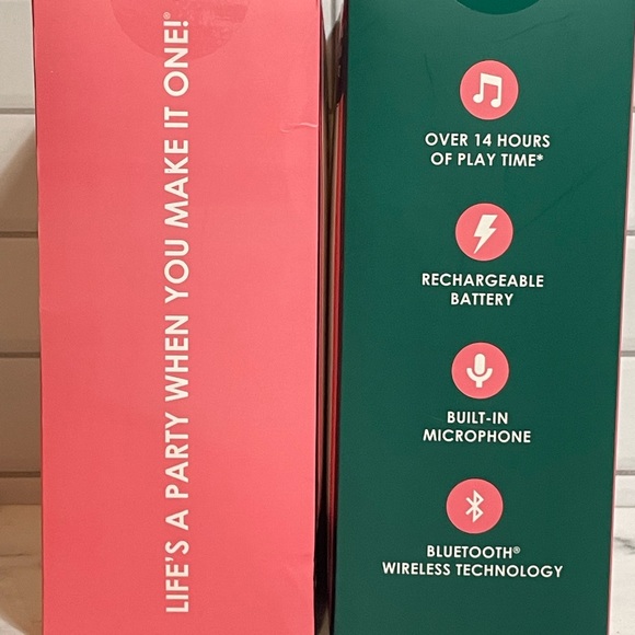 Turn It Up! Wireless Headphones Set - Picture 4 of 5